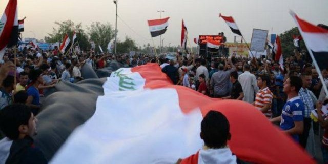 المعتصمون ينسحبون من ساحة التحرير باتجاه الخضراء لتنظيم وقفة احتجاجية