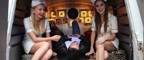 مقطع لممرضات بملابس مثيرة في فيلم تركي يُغضب الجمهور.. شاهده مليون ونصف على يوتيوب