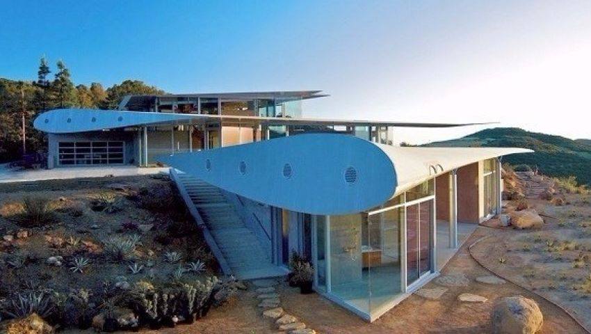 مهندس يحول طائرة جامبو إلى منزل