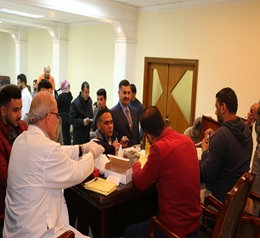 كلية المنصور الجامعة تنظم حملة للتبرع بالدم للقوات الامنية وابطال الحشد الشعبي