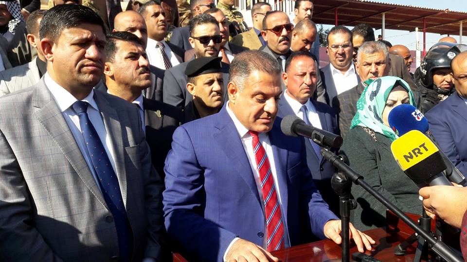 محافظ صلاح الدين يستلم مطالب المتظاهرين ويدعو إلى تشكيل لجنه لمتابعة مصير المفقودين