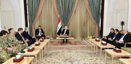معصوم لوزير الدفاع البريطاني :ضرورة توسيع التعاون الدولي لملاحقة الإرهابيين في كل مكان