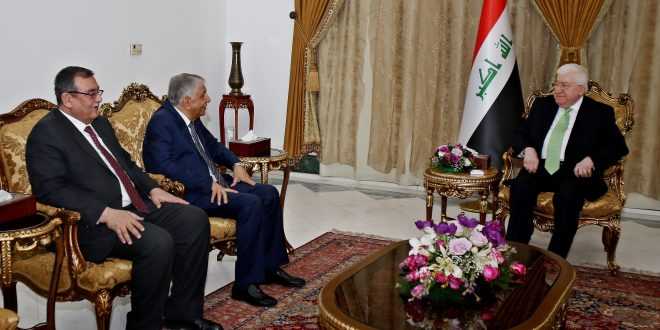 معصوم يدعو الى صناعة نفطية متطورة وتلبية حاجة المحافظات للوقود