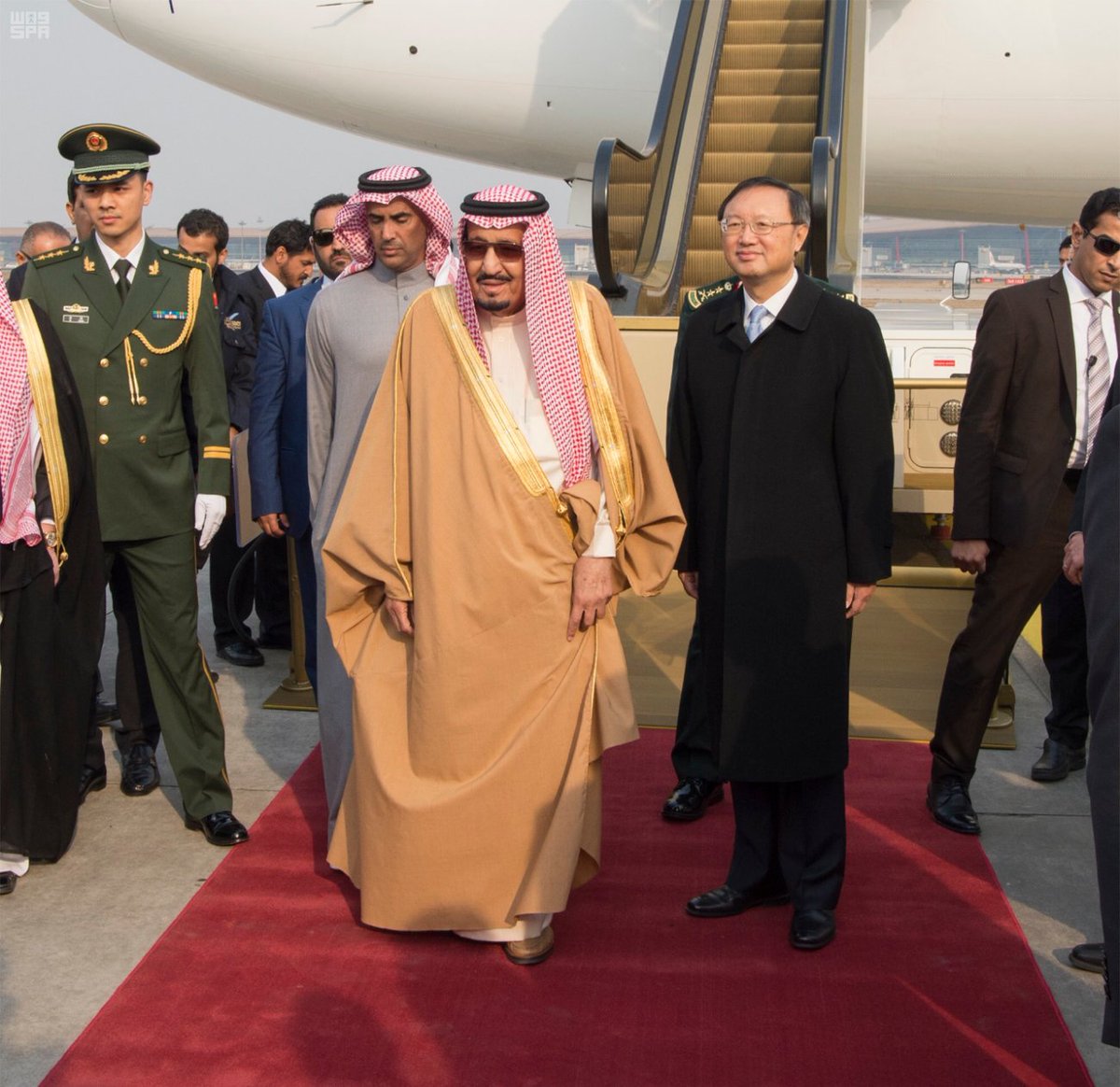 الملك سلمان يصل الى الصين المحطة خامس في جولته الآسيوية