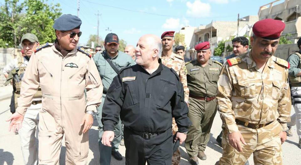 العبادي يتفقد القطعات المقاتلة في الموصل