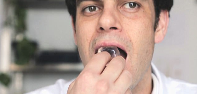 نهاية عصر الزجاجات البلاستيكية.. اختراع فقاعات مائية صالحة للأكل