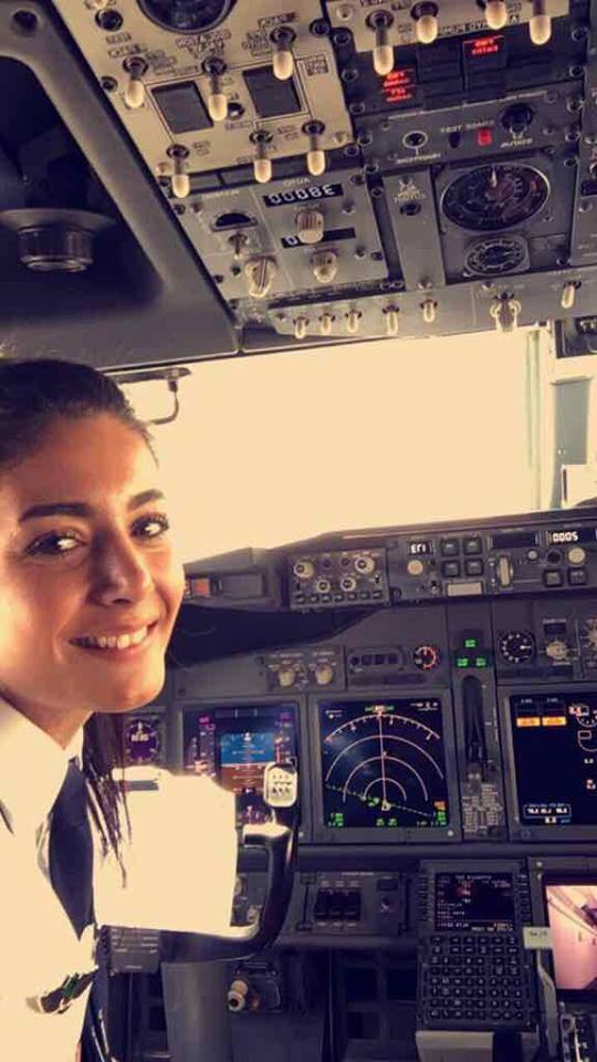 أول فتاة عراقية تقود طائرة بوينغ