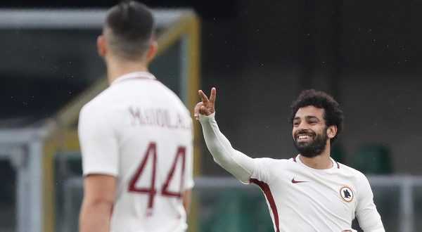 محمد صلاح يحافظ على آمال فريقه الضئيلة بالتتويج بلقب الدوري الإيطالي