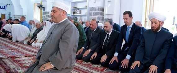 الاسد يؤدي صلاة العيد في حماة