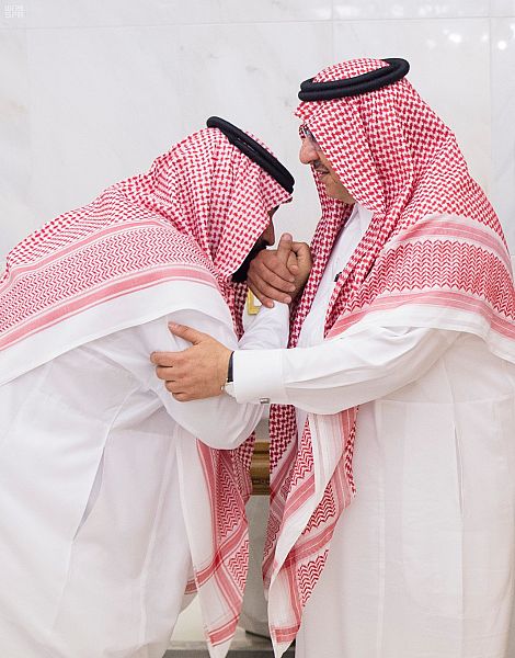 صاحب السمو الملكي الأمير محمد بن نايف بن عبدالعزيز يبايع صاحب السمو الملكي الأمير محمد بن سلمان بن عبدالعزيز وليا للعهد