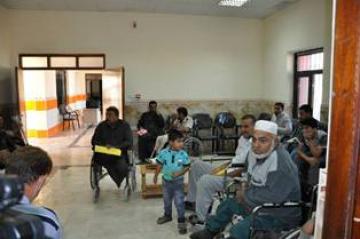 صحة الكرخ : لجنة خاصة بتسليم معينات لذوي الاحتياجات الخاصة في مركز المصطفى