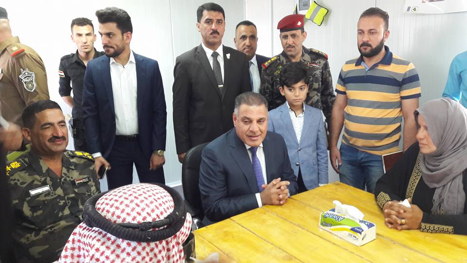 محافظ صلاح الدين يمضي أصبوحة العيد في مخيمات الضيوف ويقيم لهم وجبة غداء كبرى
