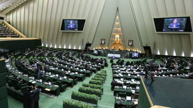 7 قتلى و4 رهائن في هجوم على البرلمان الايراني