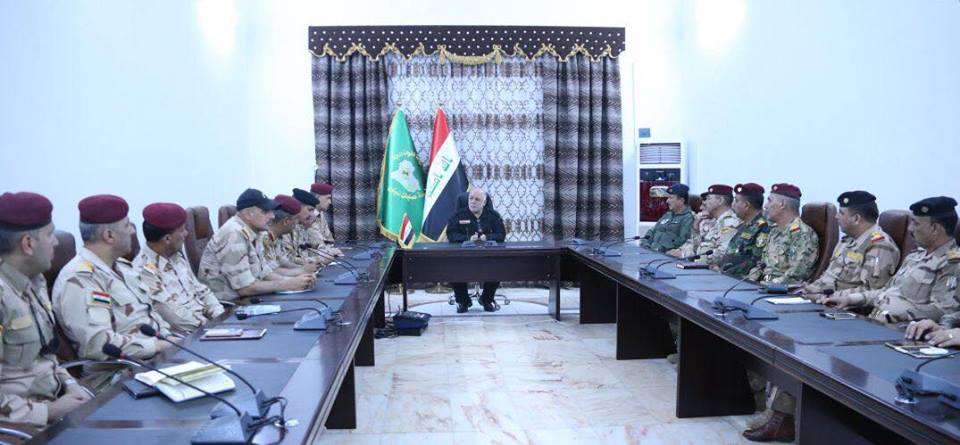 القائد العام للقوات المسلحة حيدر العبادي يعقد اجتماعا مع قادة الصنوف والتشكيلات في مقر قيادة عمليات نينوى