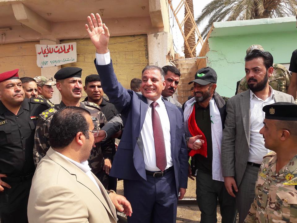 اهالي الشرقاط تستقبل محافظ صلاح الدين بالاهازيج ويؤكدون وقوفهم معه ..رافضين استهدافه واساليب التسقيط الرخيصة