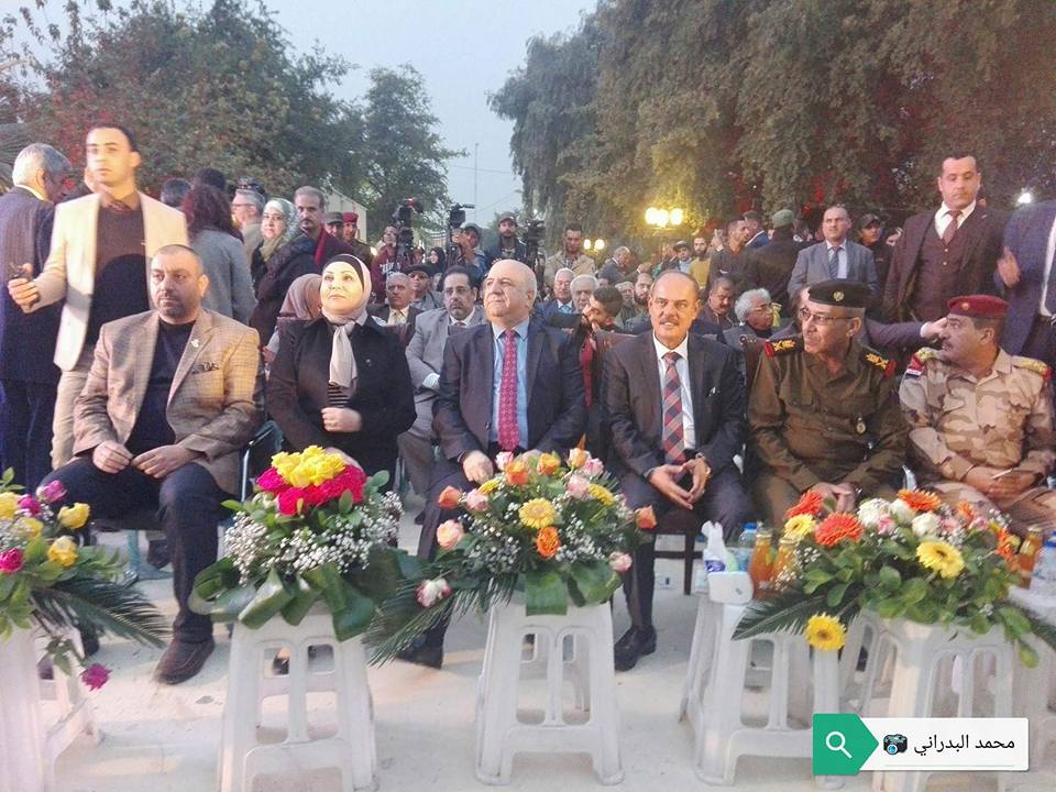 تحت ضلال ساعة القشلة التاريخية: البغداديون يستذكرون يوم عاصمتهم بمسرحية بغدده ومسيرة للسيارات القديمة