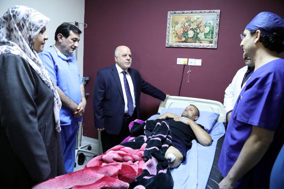 العبادي يتفقد جرحى قواتنا البطلة في مركز زراعة الاطراف الصناعية بمستشفى ابن سينا