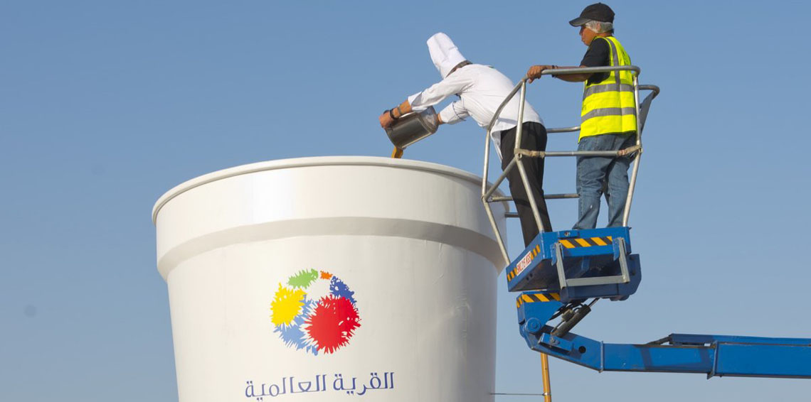 الوصول إليه برافعة.. دبي تدخل موسوعة “غينيس” بـ “أكبر كوب شاي”