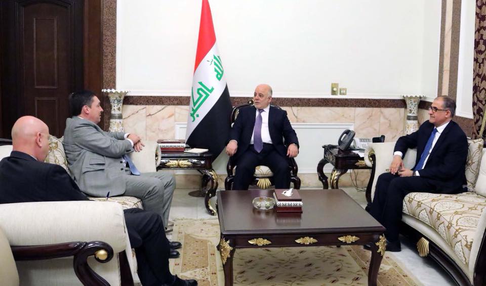 العبادي يستقبل السفير البريطاني لدى بغداد السيد جون ويليكس