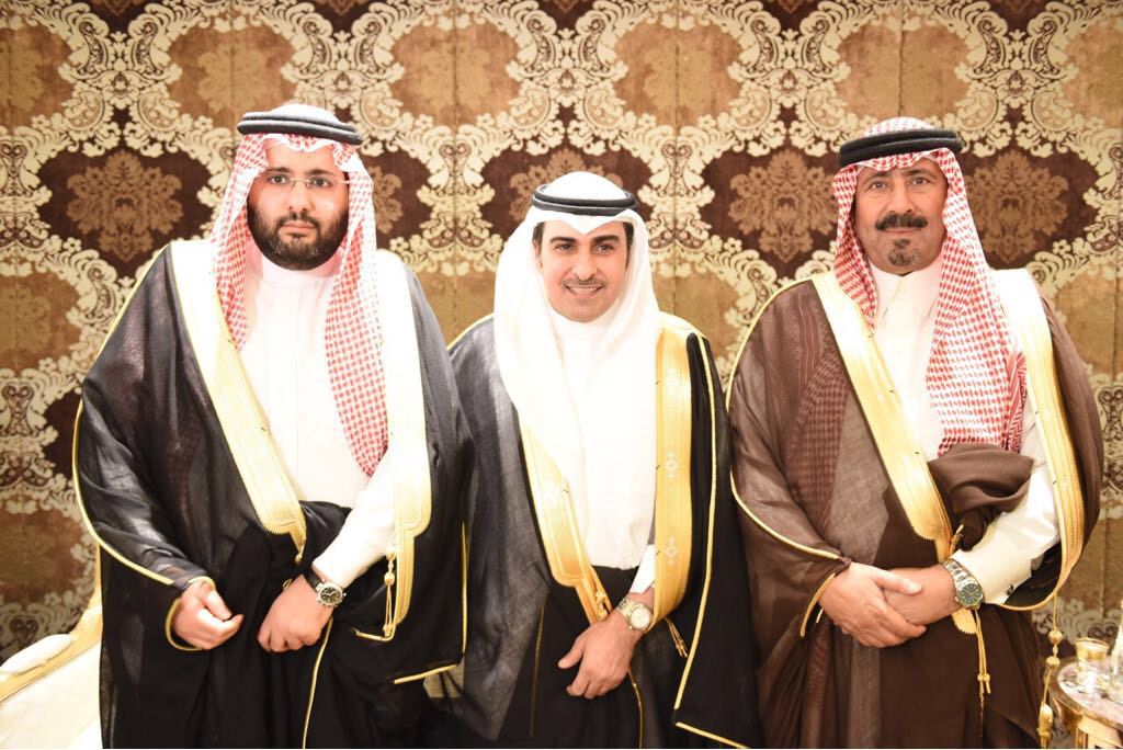 رموز المجتمع والمشاهير الإعلاميين والرياضيين ونجوم الفن والشعر يزفون خالد المريخي في ليلة زواجه