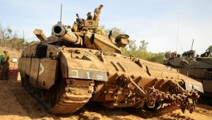 إسرائيل تقصف موقعين لحماس بقذائف الدبابات في غزة،وتنشر 100قناص