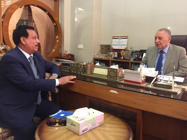 رئيس غرفة تجارة النجف الاشرف: العمل على اطلاع التاجر النجفي على آخر التطورات المالية العالمية ..ولدينا مشاركات واسعة في اقامة المعارض ..وصنع في العراق فخرنا واعتزازنا