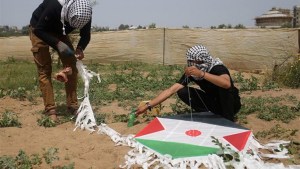 إسرائيل تشدد حصارها على غزة ردا على إطلاق الفلسطينيين للطائرات الورقية الحارقة