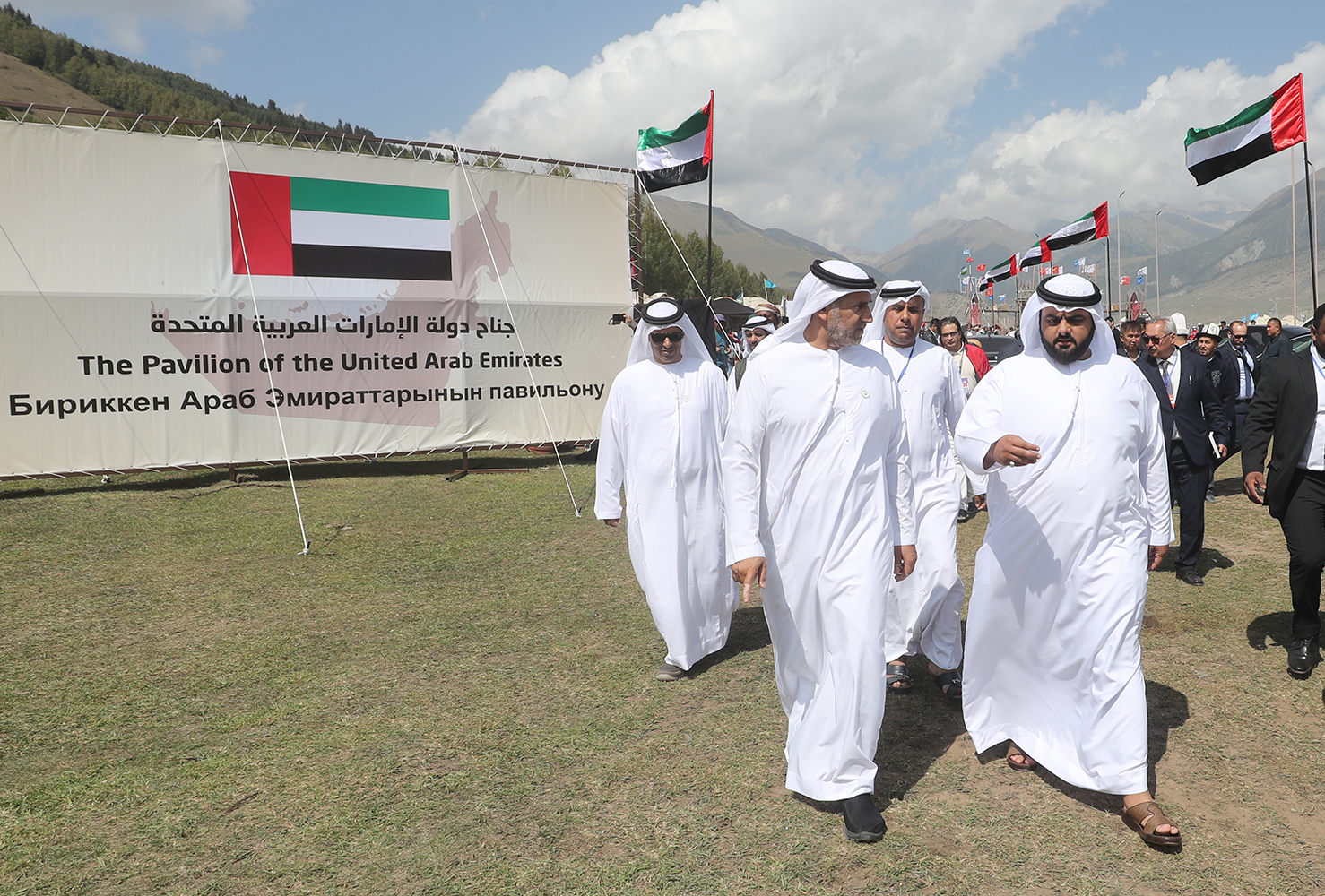 ولي عهد الفجيرة يزور الجناح ويطلع على المشاركة الإماراتية ..حضور مميز للتراث الإماراتي العريق في مهرجان الألعاب البدوية العالمية بقيرغيرستان