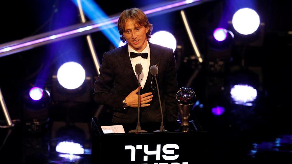 الكرواتي لوكا مودريتش يتوج بجائزة أفضل لاعب في العالم