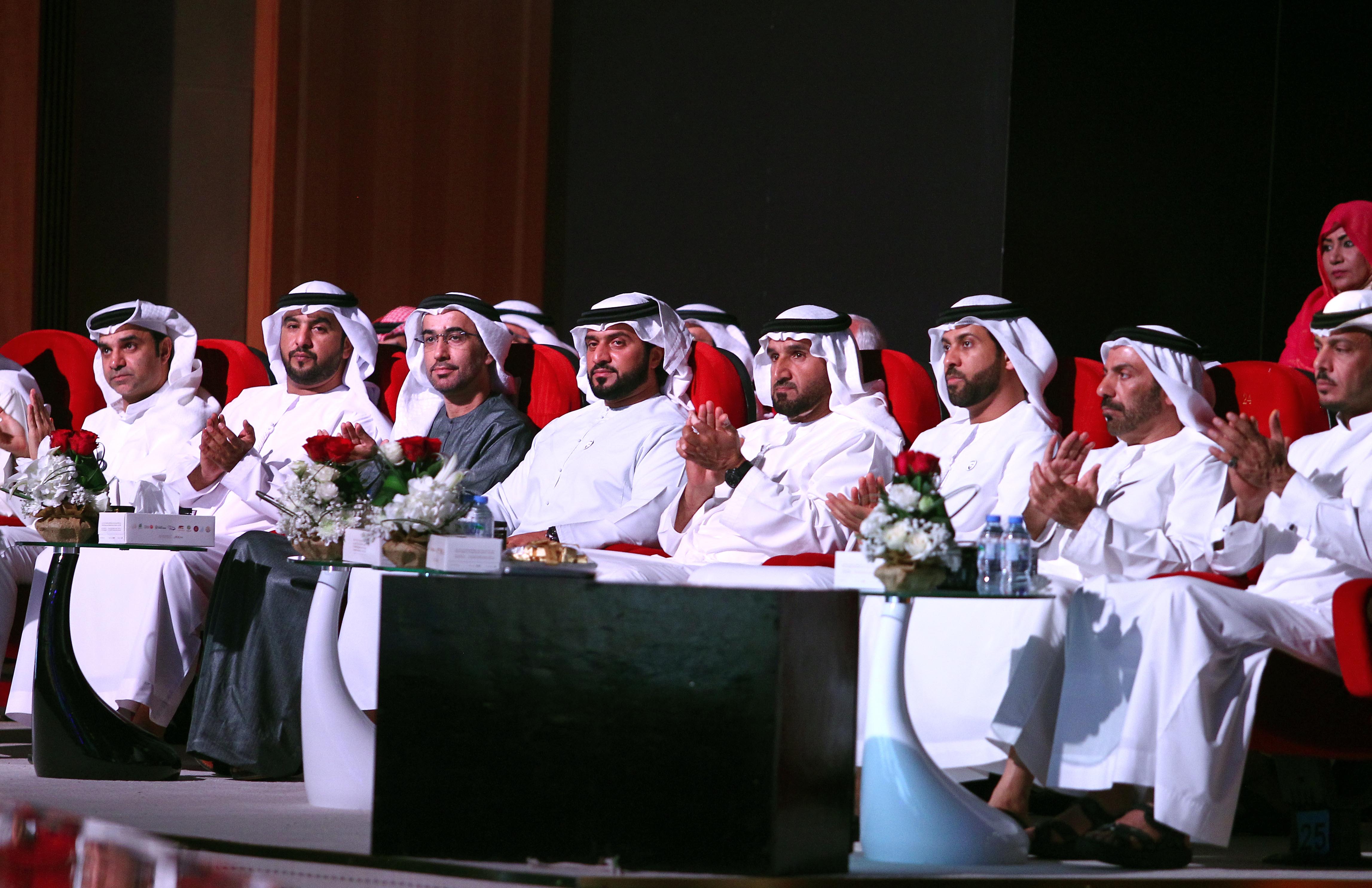 في أولى حلقات “أمير الشعراء” بموسمه الثامن ثلاثة شاعرات وشاعر واحد يتنافسون ولجنة التحكيم تؤهل الجزائرية رابعة العدوية بـ45 درجة