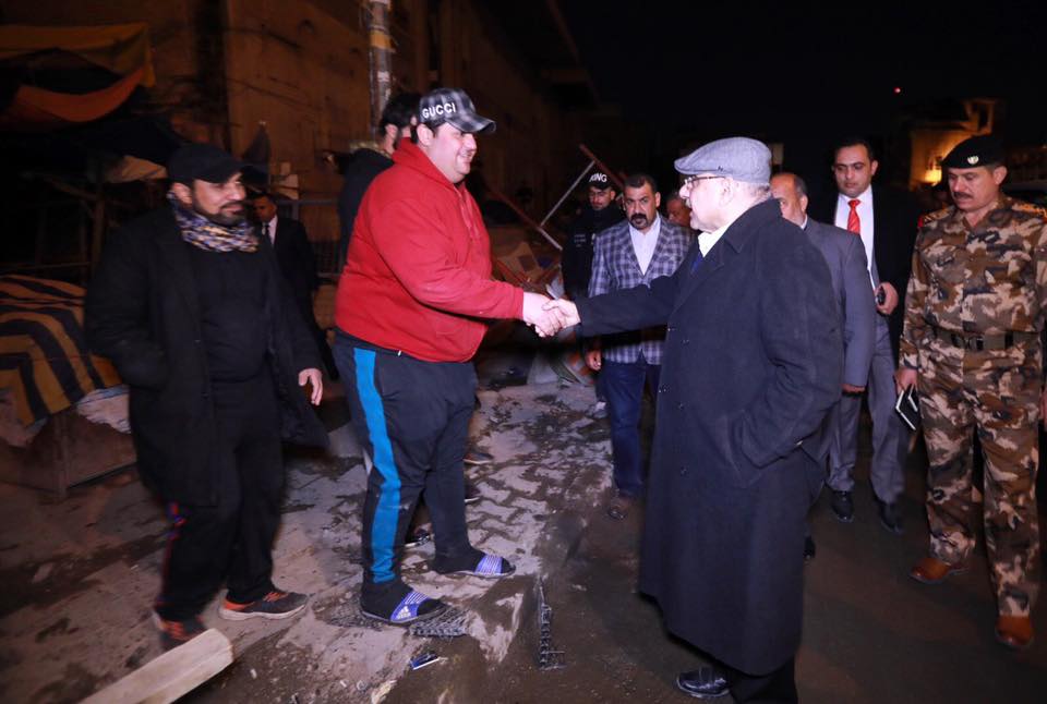 بالصور..رئيس مجلس الوزراء عادل عبد المهدي يتفقد شارع الرشيد وسط بغداد