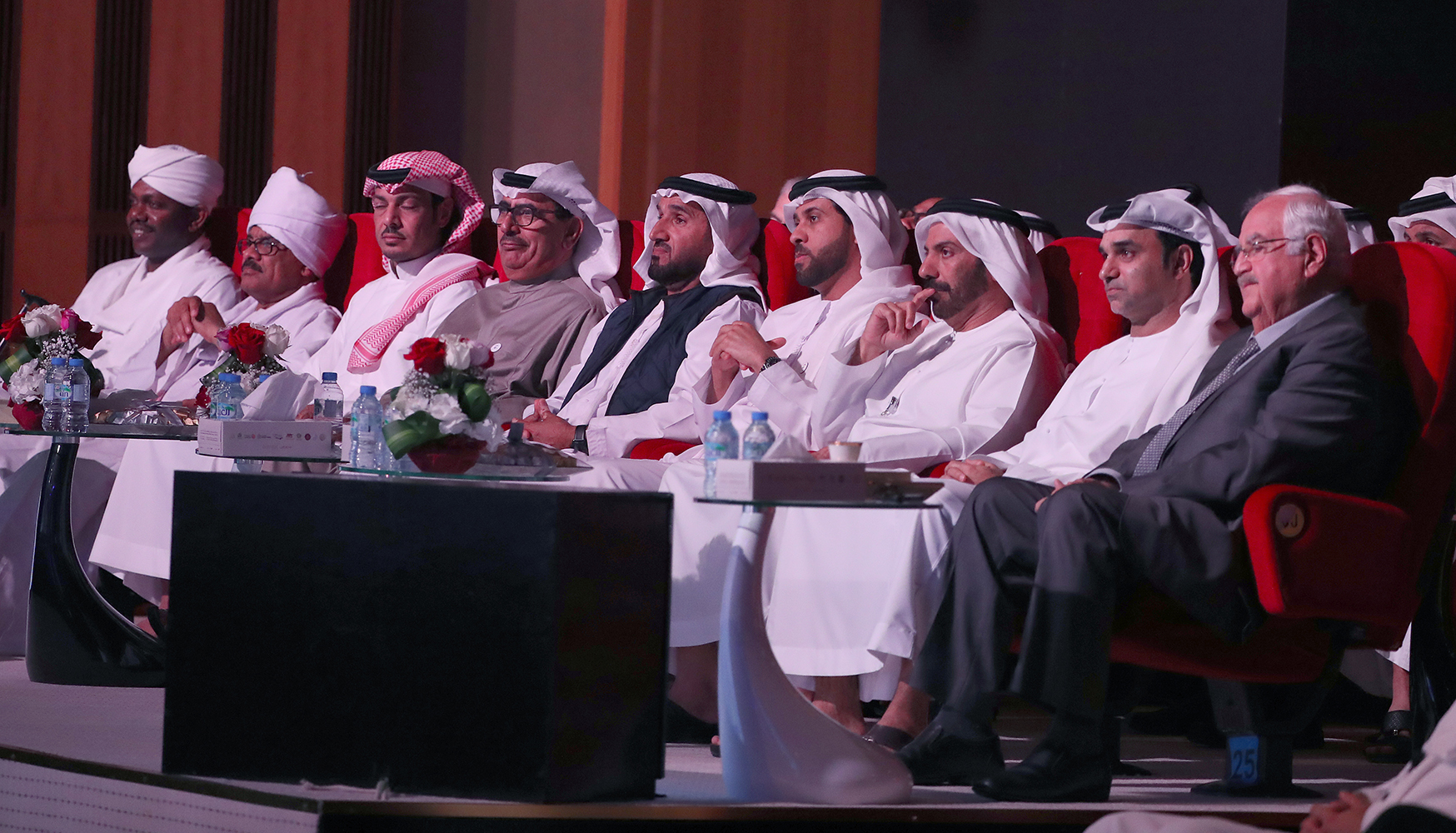 في الحلقة الثانية من “أمير الشعراء” بموسمه الثامن إلى المرحلة الثانية.. الشامسي بـ73 درجة، وجرجيس بـ58 درجة