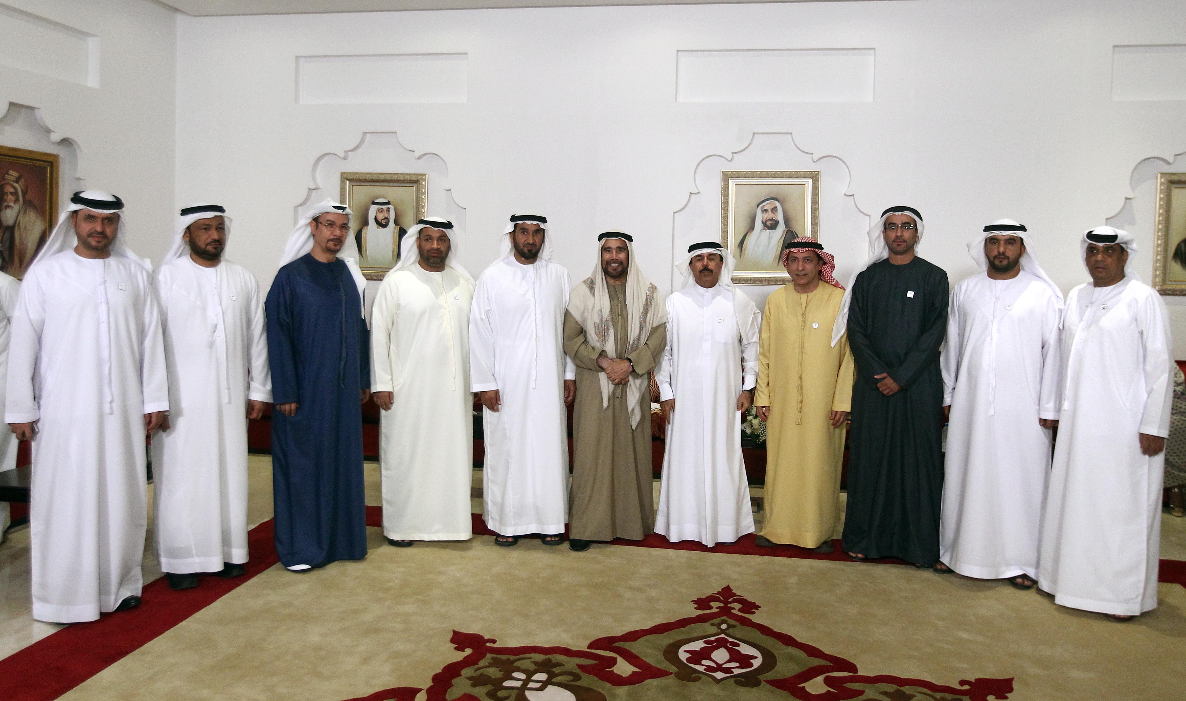 قدمها الإعلامي والكاتب الإماراتي علي عبيد الهاملي.. “نشأة الإذاعة والتلفزيون في الإمارات” محاضرة بمجلس محمد خلف في أبوظبي