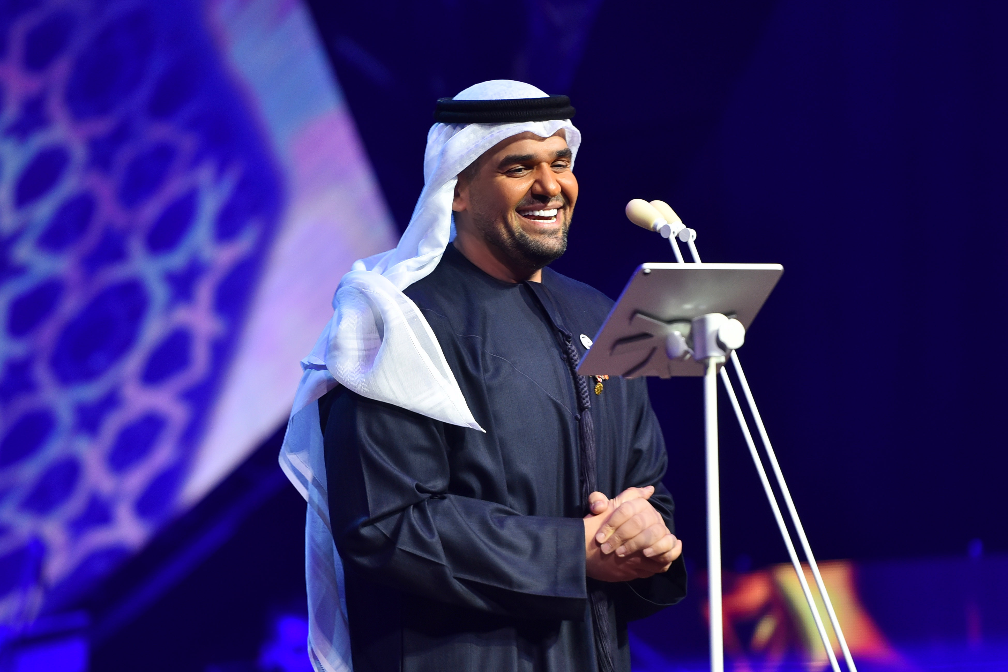 بالصور..قدم 8 أغنيات من الحان الموسيقار الدكتور “طلال” وحل ضيفاً على بدر بن عبد المحسن.. حسين الجسمي يبحر في دار الأوبرا المصرية حباً وطرباً