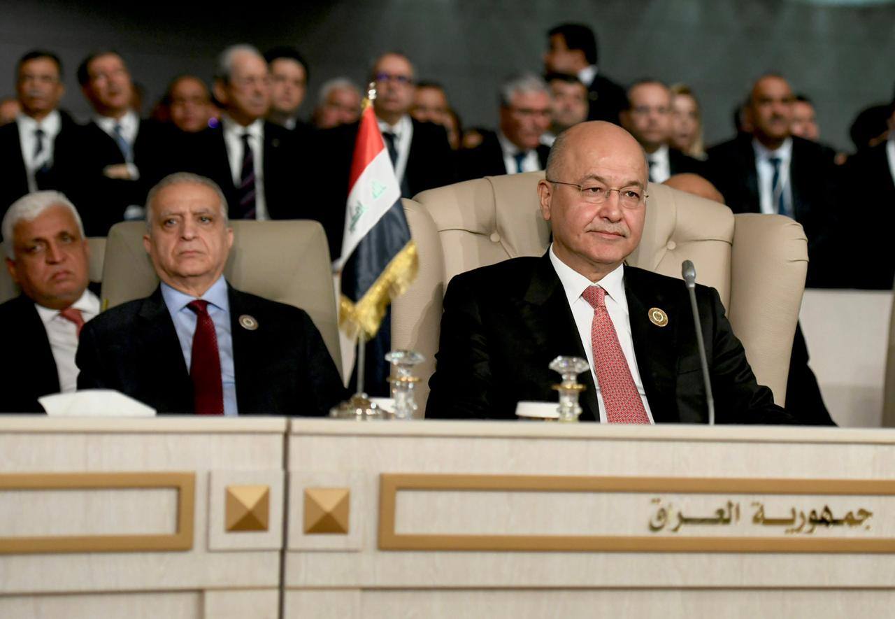 في كلمته أمام القمة العربية.. رئيس الجمهورية: العراق لن يكون طرفاً في أي محور وسيكون في قيادة أي جهد يعمل على ترسيخ السلام والتنمية