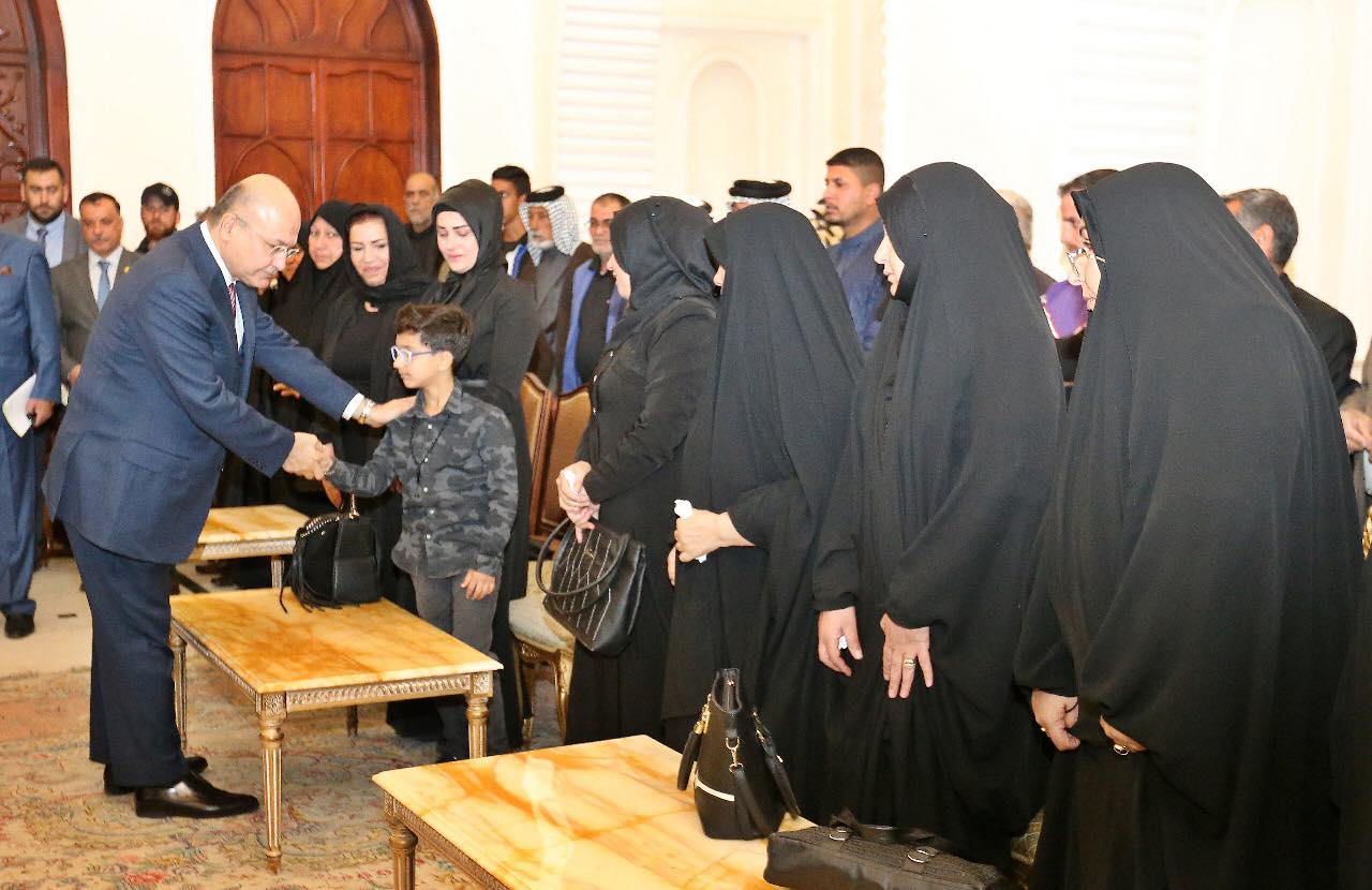 مؤكدا انها كارثة انسانية خطيرة ..رئيس الجمهورية يتبنى اول مشروع قانون لانصاف ذوي شهداء سبايكر