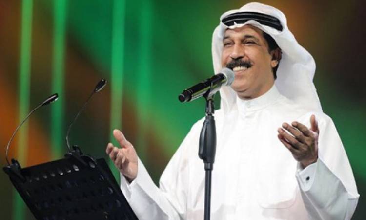 الفنان عبدالله الرويشد يسقط على المسرح .