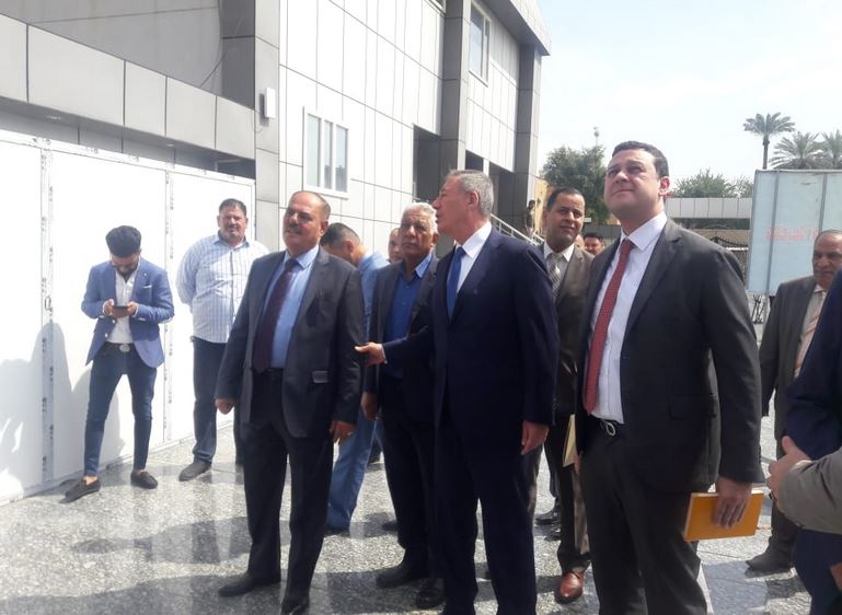 السفير الاردني يقوم برفقة نقيب الصحفيين العراقيين بجولة في النقابة للاطلاع على عمل اقسامها