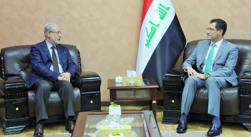 نائب رئيس مجلس النواب يبحث مع وزير التخطيط سبل تعزيز الجهود الرامية لتنفيذ المشاريع الوطنية للإعمار والتنمية الإقتصادية