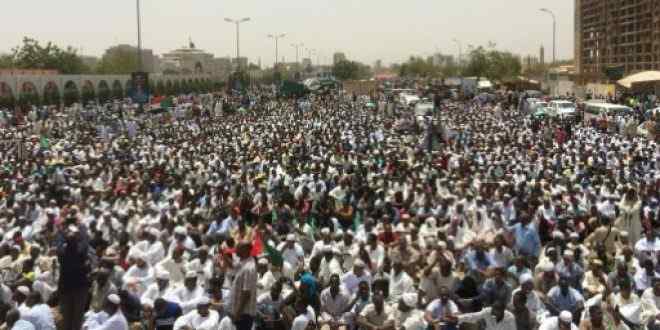 السودانيون يستمرون بالتظاهر رافضين حكم العسكر