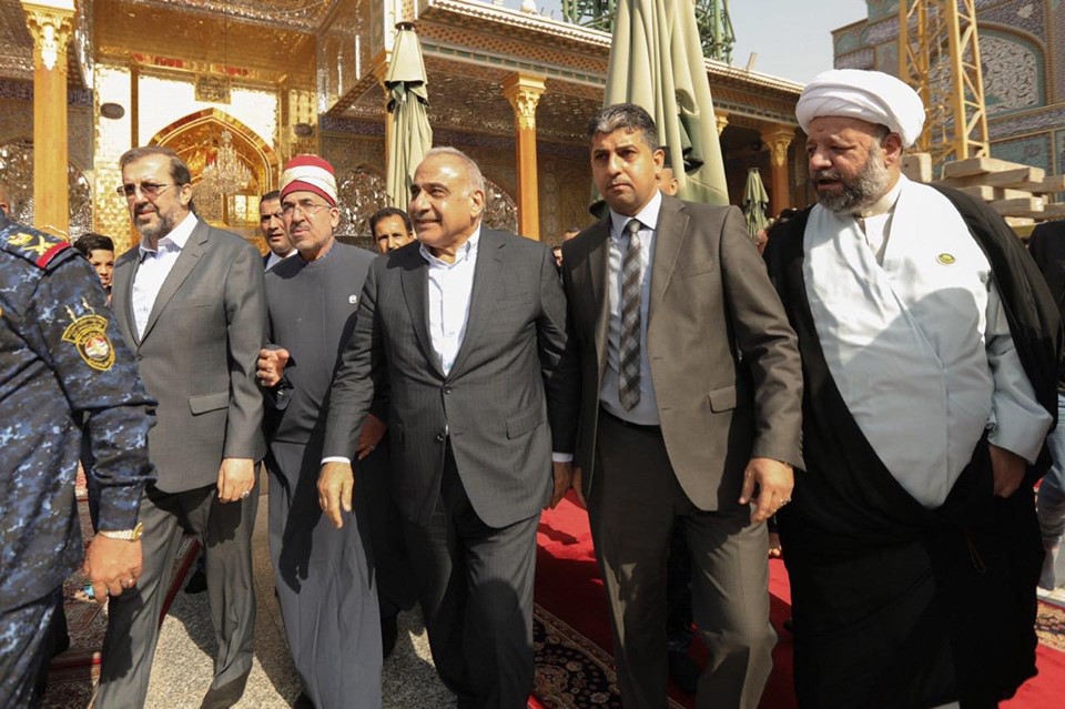 رئيس مجلس الوزراء عادل عبدالمهدي يؤدي صلاة العيد في مدينة الكاظمية ويزور مرقد ابي حنيفة النعمان في الاعظمية