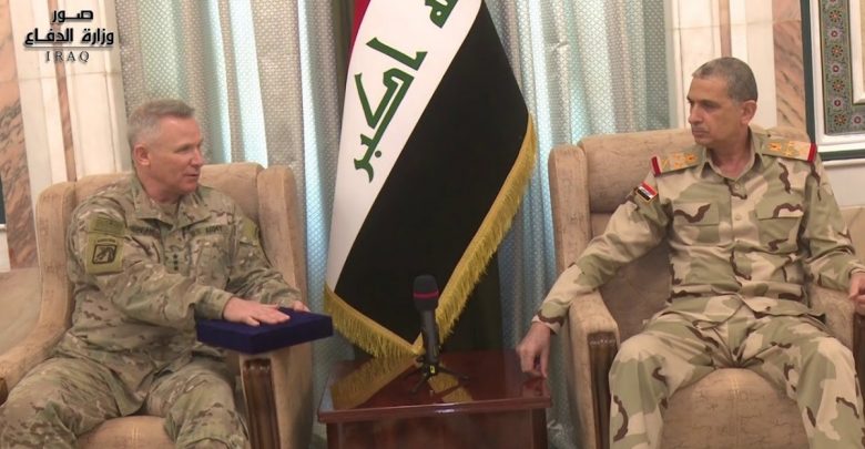 وزارة الدفاع تعلن تكريم رئيس اركان الجيش بوسام الاستحقاق العالي من واشنطن
