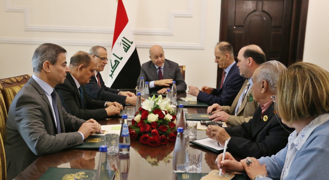 رئيس الجمهورية يوجه بادراج فقرة في الموازنة العامة لدعم المبدعين وتوفير العناية الصحية للرواد