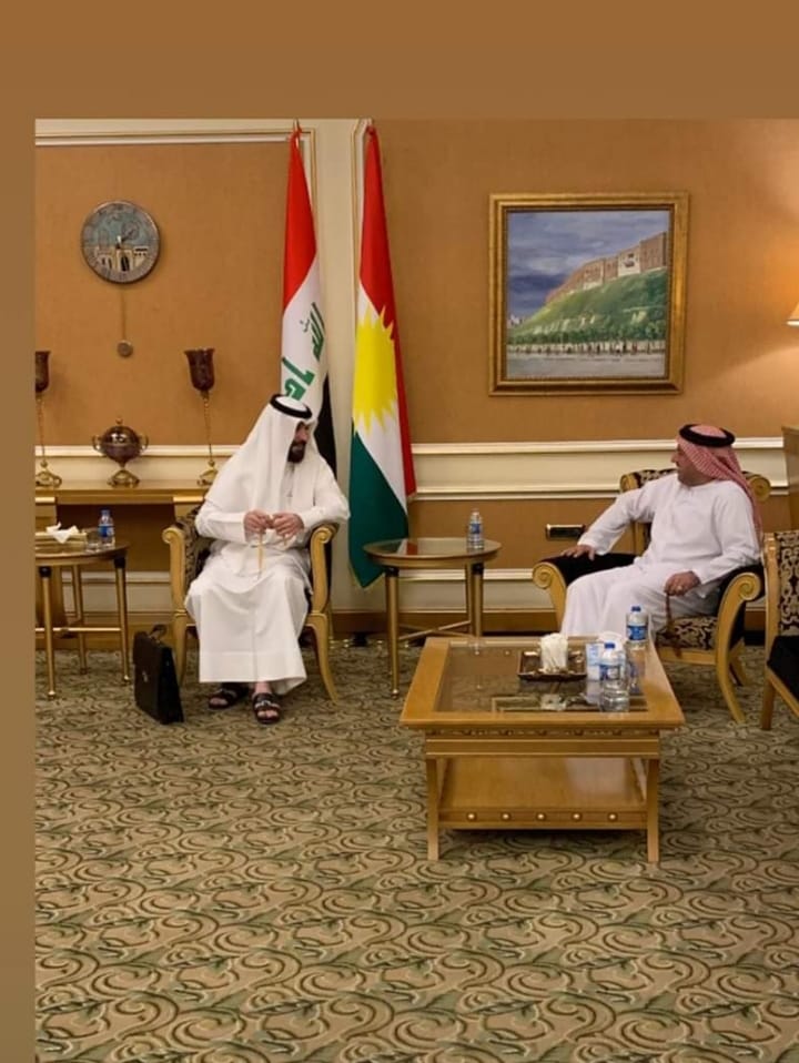 الشيخ احمد فرحان الخنجريلتقي الشيخ ضرغام شيخ قبيلة بني مالك .