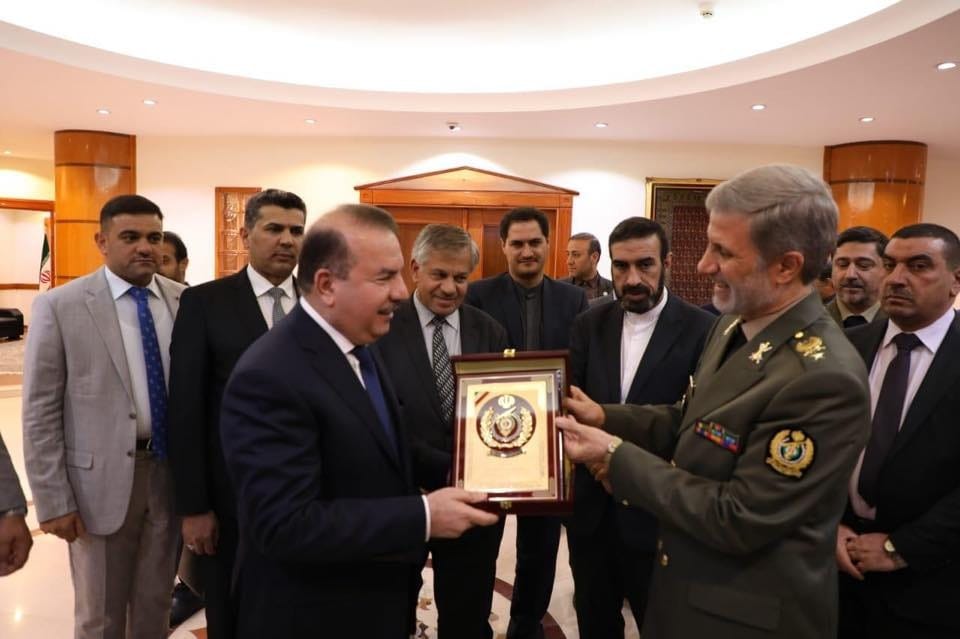 خلال زيارته لطهران.. وزير الداخلية يزور وزارة الدفاع الايرانية ويلتقي وزيرها