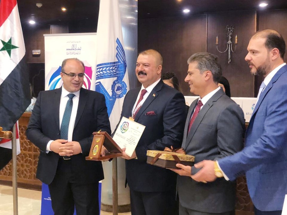 بالصور.. تكريم الجناح العراقي وغرفة تجارة بغداد في معرض دمشق الدولي دورة ٦١