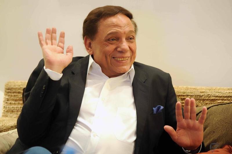 عادل إمام: أنا بخير ولا أعرف المغزى وراء شائعات وفاتي