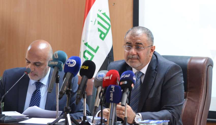 وزير التعليم ينفي ينفي وجود تعليمات بفصل الذكور عن الاناث في الجامعات