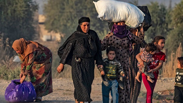الأمم المتحدة : نزوح اكثر من ” 100 الف شخص ” من شرق سوريا