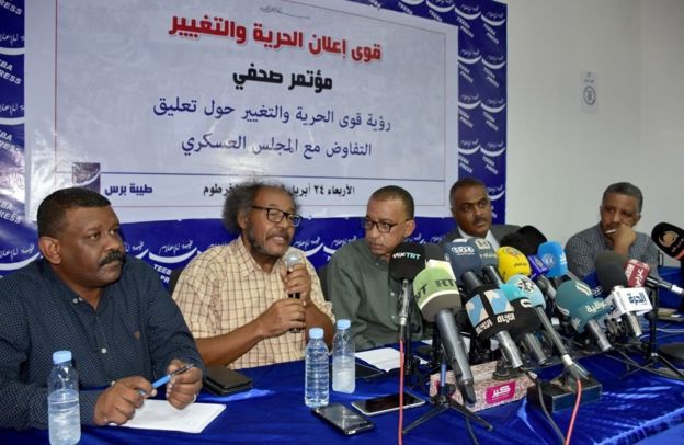 “قوى الحرية والتغيير” توافق على تسليم البشير إلى الجنائيّة الدوليّة